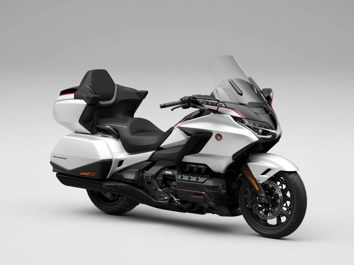 Honda GL 1800 Gold Wing Tour Automatic-DCT Slide 2