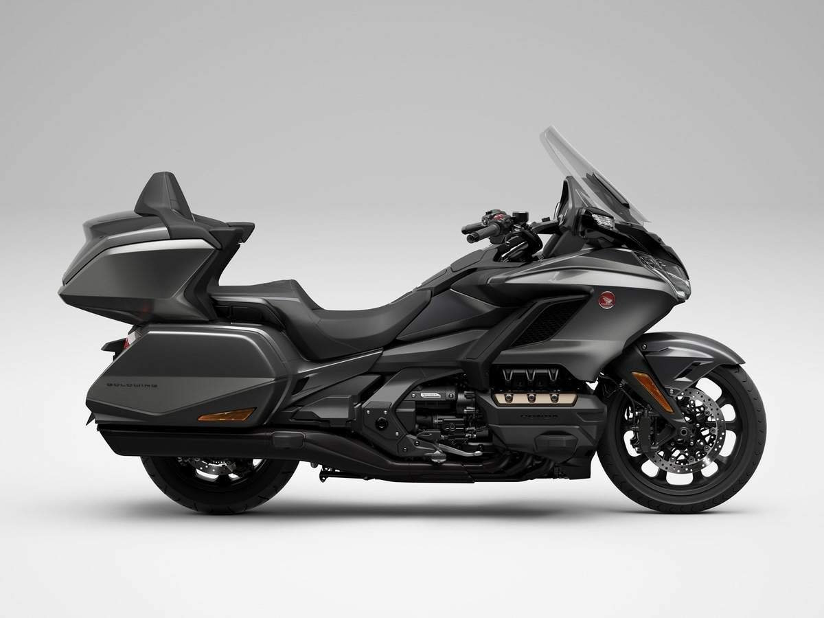 Honda GL 1800 Gold Wing Tour Automatic-DCT Slide 3