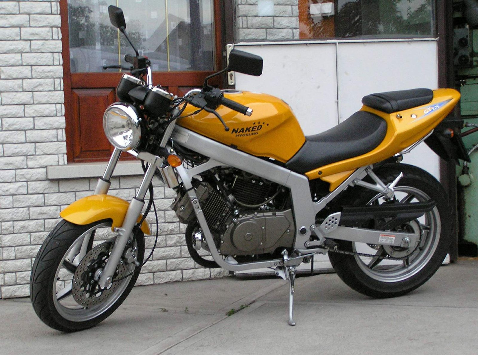 Hyosung GT 125 Comet Slide 2