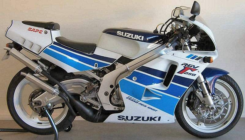 Suzuki RGV 250 Slide 2