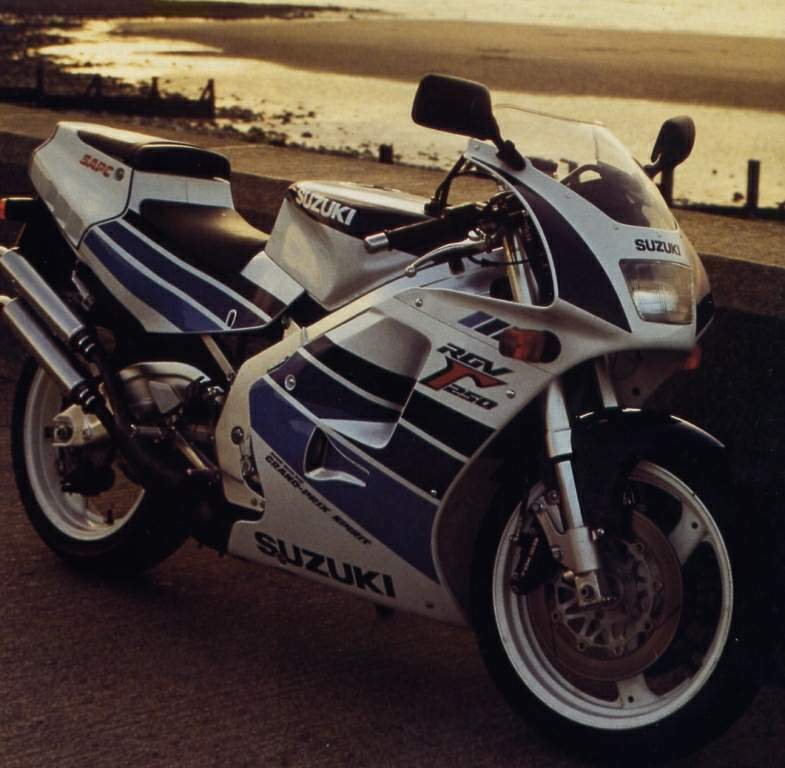 Suzuki RGV 250 Slide 5